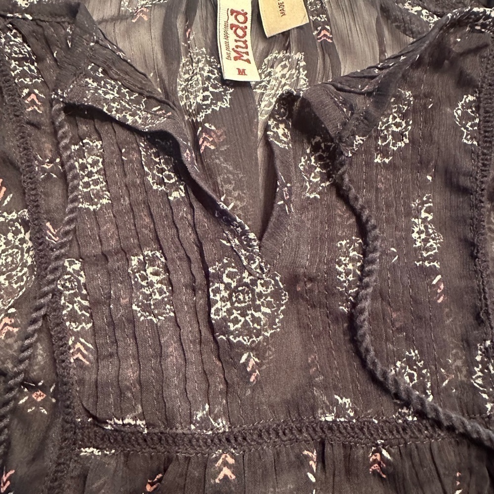 Mudd Sheer Blouse, Junior Size Medium - Picture 4 of 4